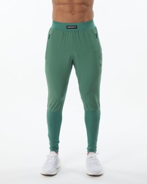 Alphalete Infinity Tech Uomo Pantaloni Jogger Verdi | 68IHNUPBZ