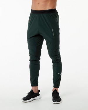 Alphalete Studio Uomo Pantaloni Jogger Verdi | 06RCWMOVA