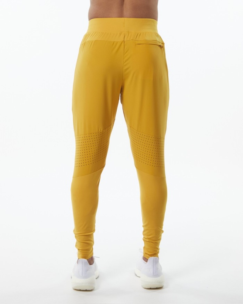 Alphalete Infinity Tech Uomo Pantaloni Jogger Gialle | 27YNWCTXO